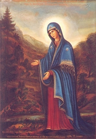 У источника (Пюхтицкая) икона Божией Матери