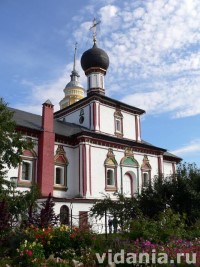 Свято-Троицкий Ново-Голутвин монастырь.