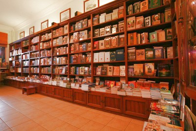 Книжный зал магазина «Сретение»
