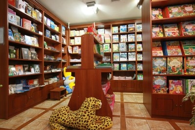 Книжный зал магазина «Сретение»
