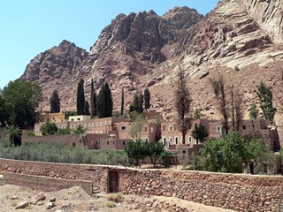 Египет, Синай, монастырь Святой Екатерины. Сад и гостиница.