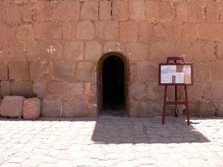 Египет, Синай, монастырь Святой Екатерины. Вход в крепость.