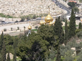 Израиль, Иерусалим.Золотые купола храма во имя Марии Магдалины в Гефсимании. 