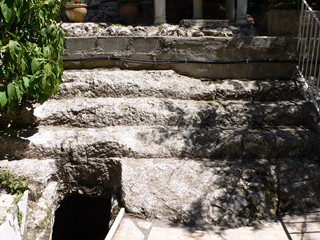 Израиль, Иерусалим. По этой лестнице свершился вход Господень в Иерусалим.