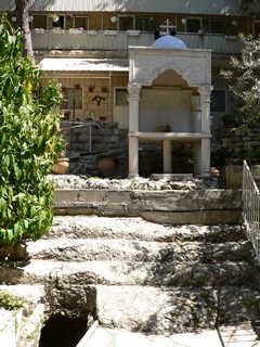 Израиль, Иерусалим. Древняя библейская лестница с часовней.
