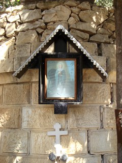Израиль, Иерусалим. Икона Марии Магдалины, встречающая паломников при входе в Гефсиманский монастырь.