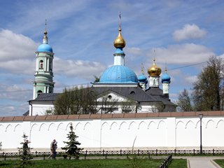 Оптина пустынь. Колокольня и купола Казанского храма и Введенского собора