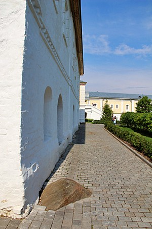 Свято-Троицкий Ипатьевский монастырь, Кельи над погребами.