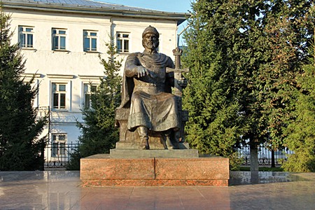 Кострома, Памятник Юрию Долгорукому.