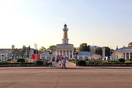 Кострома, Пожарная каланча (1824—1827 гг.) на Сусанинской площади — выдающийся памятник архитектуры, символ Костромы.