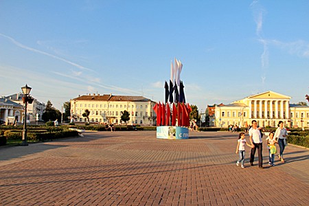 Сусанинская площадь – центральная площадь города Костромы.