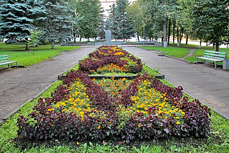 Сквер возле памятника Я.М. Свердлову.