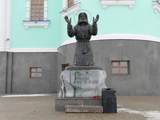 Курская-Коренная пустынь. Памятник преподобному Серафиму Саровскому.