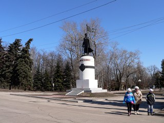 Памятник Александру Невскому в парке имени 1-го Мая в Курске.
