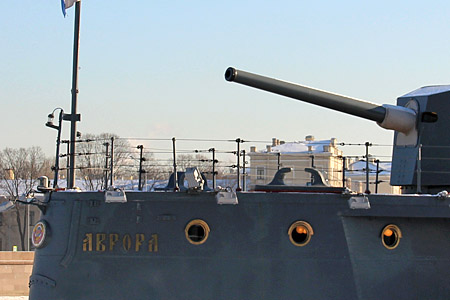 Крейсер «Аврора», название крейсера на корме.
