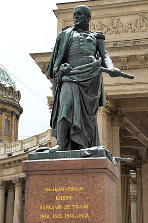 ППамятник фельдмаршалу М. И. Барклаю-де-Толли возле Казанского собора в Санкт-Петербурге.