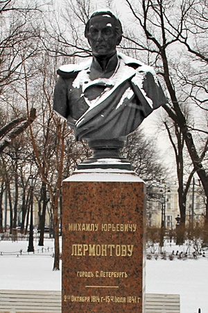Памятник Михаилу Юрьевичу Лермонтову в Александровском саду в Санкт-Петербурге.