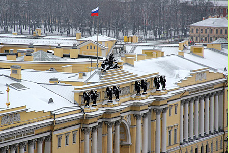 Санкт-Петербург, Скульптуры на здании Сената и синода.