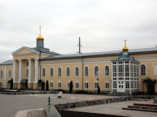 Задонск, Задонский Рождество-Богородицкий мужской монастырь, Трапезный корпус с Вознесенской церковью.