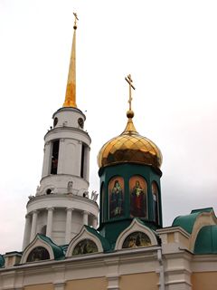 Задонск, Задонский Рождество-Богородицкий мужской монастырь, Купол церкви Тихона Задонского и шпиль колокольни
