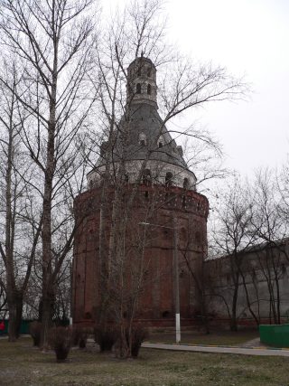 Симонов монастырь в Москве, одна из сохранившихся башен монастыря
