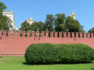 Стена Московского Кремля между Благовещенской и Тайницкой башнями