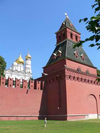 Тайницкая башня Московского Кремля, Собор Михаила Архангела и колокольня Ивана Великого