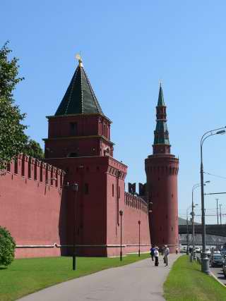 Петровская (Угрешская) башня и Беклемишевская (Москворецкая) башня