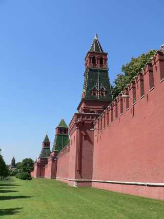 Вид от Петровской (Угрешской) башни на Вторую Безымянную, Первую Безымянную, Тайницкую и Благовещенскую башни