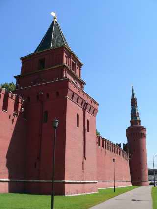 Петровская (Угрешская) башня и Беклемишевская (Москворецкая) башня