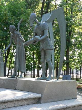 Скульптурная композиция «Дети — жертвы пороков взрослых». «Нищета» и «Война»