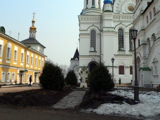 Николо-Перервинский монастырь в Москве, братское захоронение останков