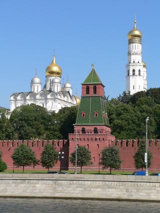 Первая Безымянная башня Московского Кремля, собор Архангела Михаила и колокольня Ивана Великого