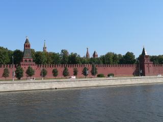 Вторая Безымянная и Петровская (Угрешская) башни Московского Кремля