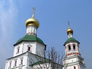 Николо-Перервинский монастырь в Москве, купола Никольского собора и колокольни