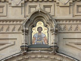Икона князя Александра Невского на фасаде здания ГУМа