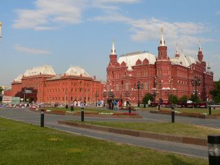 Исторический музей. Вид от Манежной площади. Слева - бывшее здание Московской Городской Думы