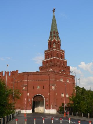 Боровицкая (Предтеченская) башня Московского Кремля. Боровицкие ворота — единственные постоянно действующие проездные ворота Кремля