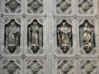 Горельефы Храма Христа Спасителя. Скульптуры на Больших средних вратах