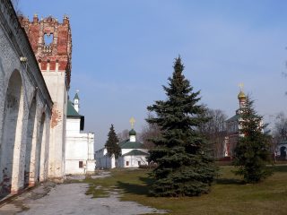 Новодевичий монастырь в Москве, Покровская башня, Амвросиевская церковь и Успенская церковь