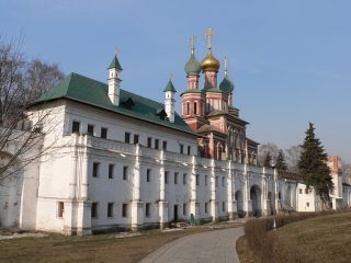 Новодевичий монастырь в Москве, Мариинские палаты и Надвратная Покровская церковь