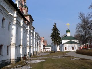 Новодевичий монастырь в Москве, Амвросиевская церковь с трапезной и палатами Ирины Годуновой