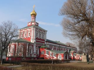 Новодевичий монастырь в Москве, Успенская церковь с трапезной