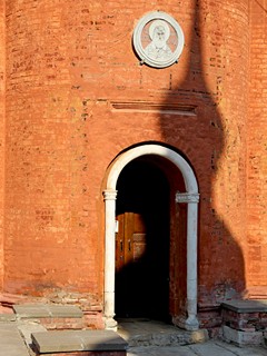 Высоко-Петровский мужской монастырь, вход в собор святителя Петра Митрополита