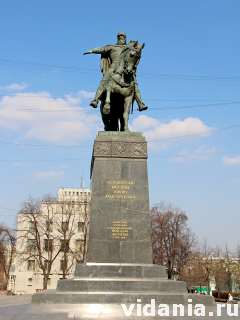 Памятник Юрию Долгорукому в Москве на Тверской площади