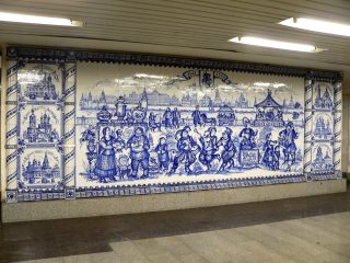 Станция метро ВДНХ, красивое панно в стиле гжель