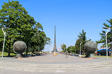 Памятник Покорителям космоса