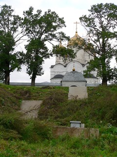 Можайск, Можайский Лужецкий Ферапонтов монастырь. Вид от Святого источника на Богородицерождественский собор.
