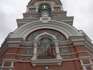 Можайск, храмовый комплекс церквей Иоакима и Анны. Фреска Иоакима и Анны над входом в храм.