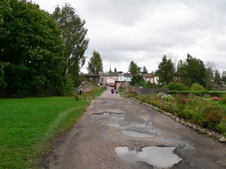 Дорога от Никольского собора к входу на территорию Можайского кремля.